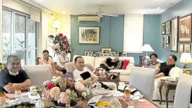  ??  ?? Tonichi Nocom (third from left) hosts prelockdow­n lunch at home with longtime friends (from left) JC Buendia, Jing Monis, Randy Ortiz, Henri Calayag, Vic Barba and Jackie Aquino.