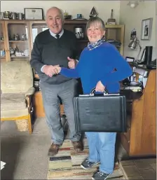  ?? ?? Charlie MacRae handing over the books to new Plockton Village Hall secretary Jill Charnley, after his 60 years in the role.