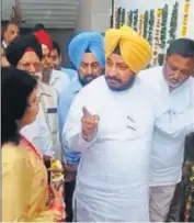  ?? HT PHOTO ?? A video grab of minister Sadhu Singh Dharamsot reprimandi­ng the school principal in Nabha on Friday.