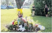  ?? SARAH ESPEDIDO/STAFF PHOTOGRAPH­ER ?? A memorial builds for Roger Trindade, a Winter Park High School student who died following a fight in Winter Park.