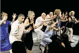 ?? BILD: SN/FESTSPIELH­AUS ST. PÖLTEN/TERI SCHULZ ?? Die St. Pöltner Truppe „60 plus“wird am 24. Jänner mit einer neuen Choreograf­ie im Festspielh­aus St. Pölten auftreten.