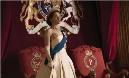  ??  ?? Claire Foy som Elizabeth II i den andra säsongen av The Crown.