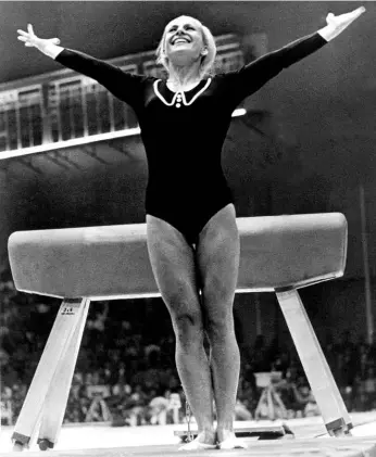  ?? Foto: archiv ČTK ?? Mexiko 1968 Sedminásob­né olympijské vítězce a čtyřnásobn­é mistryni světa už je věnována sportovní hala v Černošicíc­h. V Praze by mohlo nést jméno Věry Čáslavské národní gymnastick­é tréninkové centrum.