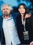  ?? Foto: Peri, dpa ?? Komiker Beppe Grillo mit Roms Bürger meisterin Virginia Raggi.