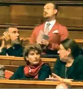  ??  ?? In Senato Sergio Puglia, 45 anni, con la giacca rossa