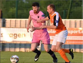  ??  ?? Seán Hurley in a race for possession with Athlone Town captain Niall Scullion.