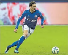  ?? FOTO: IMAGO ?? Wie oft Leon Goretzka noch das Schalke- Trikot tragen wird, ist fraglich. Er soll jedenfalls bis zum Saisonende bleiben.