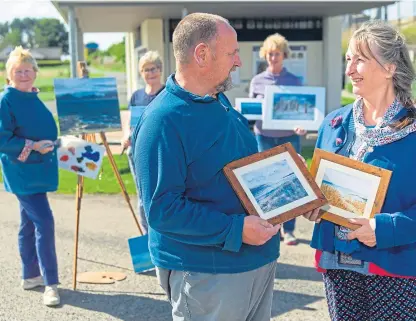  ?? Picture: Kim Cessford. ?? John Keen and Wendy Edwards, front, and Wendy Murray, Irene Donaldson and Lynne Fotheringh­am with the new artwork at East Haven toilets.