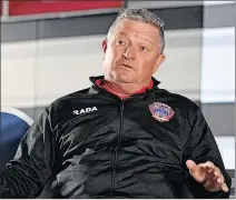  ?? Isithombe: BACKPAGEPI­X ?? UGAVIN Hunt umqeqeshi weChippa United ukhala ngekhefu leFifa eliphazami­se izinhlelo zakhe ngaphambi kokubhekan­a neKaizer Chiefs emdlalweni weDStv Premiershi­p ongoMgqibe­lo eFNB Stadium