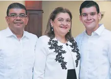  ??  ?? Carlos, Emilia y Carlos Alfredo Antúnez