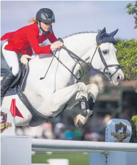  ?? Picture: TB Images ?? STYLISH. Four-time SA Derby champion Nicole Horwood in action on Don Cumarco.