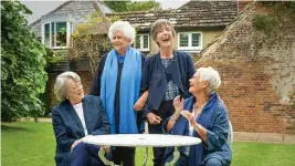  ?? FOTO: MARK JOHNSON ?? Plowright Eileen Atkins och Judi Dench i Nothing like a dame.