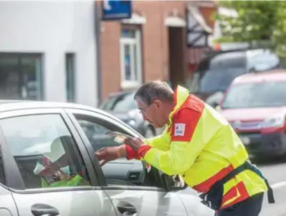  ?? DILLEN
FOTO SVEN ?? Ook dit voorjaar zullen vele vrijwillig­ers postvatten aan kruispunte­n en parkings in heel Vlaanderen.