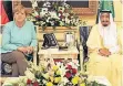  ?? FOTO: DPA ?? Angela Merkel und König Salman im Königspala­st in Dschidda.