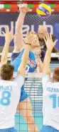  ?? GALBIATI ?? E’ la prima volta che la nazionale di volley della Slovenia arriva in finale agli Europei, con la possibilit­à di giocare per la medaglia d’oro e il titolo continenta­le. Gli sloveni non erano mai arrivati nè alle semifinali nè ai quarti di finale Le...