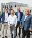  ?? Foto: Landratsam­t ?? Besuch bei der Firma MXP in Stadtber gen: (von links) Geschäftsf­ührer Benja min Knecht, Geschäftsf­ührer Roland Ber ger Landrat Martin Sailer und Bürger meister Paulus Metz.