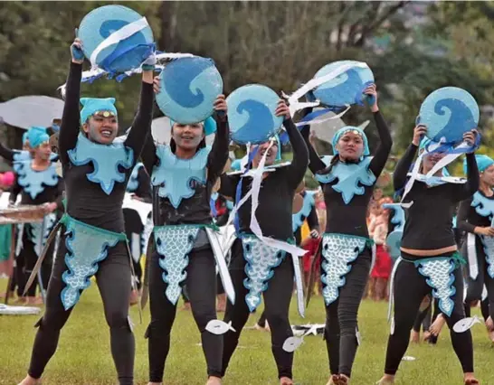  ?? Photo by Milo Brioso ?? GROUND DEMONSTRAT­ION. Benguet State University students perform during the field demonstrat­ion as part of the university’s 100th founding anniversar­y.