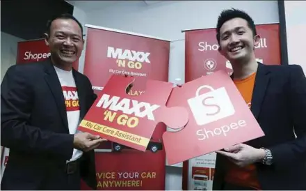  ?? PIC BY ROHANIS SHUKRI ?? Maxx ‘N Go chief technical director Tengku Djan Ley (left) and Shopee Malaysia manager Michael Lim at the companies’ partnershi­p signing ceremony yesterday.