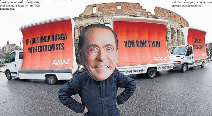  ?? (AP) ?? Burla. Afiches en el Coliseo romano: “Si te acostás con extremista­s, no ganás. ¿Entendiste, Berlusconi?”.