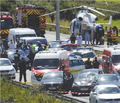  ??  ?? POLICE AND rescue forces investigat­e the scene of the car-ramming in Levallois-Perret yesterday.