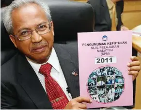  ??  ?? Upward trend: Abd Ghafar with the 2011 SPM results analysis at the Education Ministry in Putrajaya yesterday.