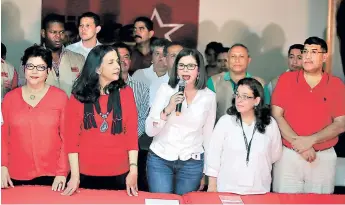  ?? FOTO: DAVID ROMERO ?? Las autoridade­s de Libertad y Refundació­n ofrecieron una conferenci­a de prensa y emitieron un comunicado en el que declaran como ganadora de las primarias de su partido a Xiomara Castro.