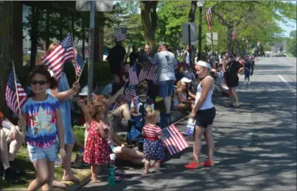  ?? KEITH REYNOLDS — THE MORNING JOURNAL ?? Thousands of spectators lined the parade route May 28 to commemorat­e Lorain’s Memorial Day parade.