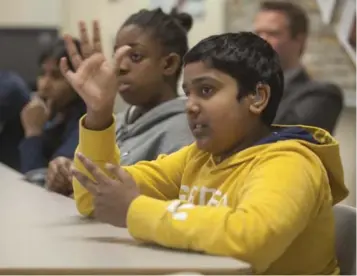  ?? PAWEL DWULIT FOR THE TORONTO STAR ?? Aghash Yogarajah was born hard of hearing. He is learning American Sign Language at Northern Secondary School.