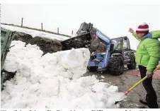  ??  ?? Künstliche­r Schnee für die weltbesten Skiflieger – auf dem Kulm