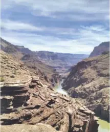  ?? Walter Niklin, The Washington Post ?? The author’s group passes Havasu Canyon as it makes its way along a hiking trail leading to a swimming hole.