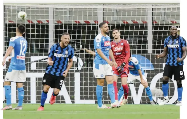  ?? LAPRESSE ?? L’esultanza di D’Ambrosio dopo il gol che ha sbloccato la partita contro il Napoli