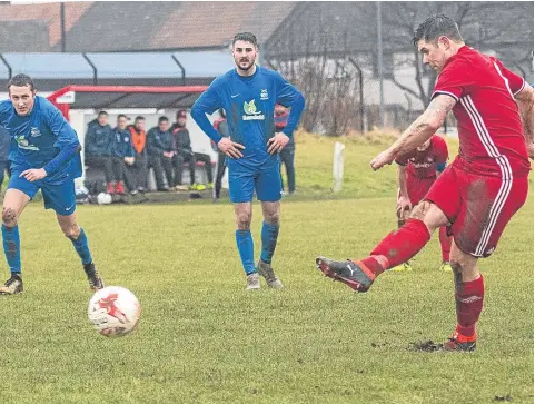  ??  ?? Jamie Winter scores for Broughty Athletic from the penalty spot against Kennoway Star Hearts.