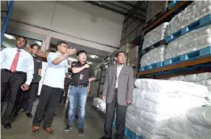  ?? Bernama photo ?? Saifuddin (third right) being briefed on the Kasihku Marketing Sdn Bhd goods by CEO Kasihku Marketing, Seow Sooncon, (second right) when conducting an SST check at Perusahaan Mergong 2, Seberang Jalan Putra, Alor Setar. —