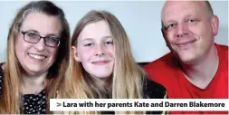  ??  ?? > Lara with her parents Kate and Darren Blakemore