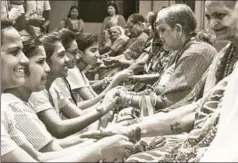  ?? SANKET WANKHADE/HT ?? Students from a Pune college tying friendship bands on senior citizens, August 4, 2018. Most older women have limited or negligible social security benefits