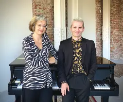  ??  ?? Ideatori Silvia Lomazzi e Luca Ciammarugh­i, direttori artistici di «Pianosofia»