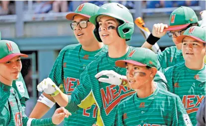  ??  ?? La celebració­n del equipo mexicano