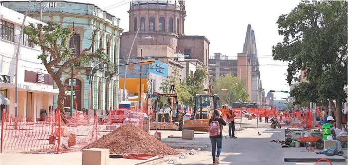  ?? FOTOS: NACHO REYES ?? Debido a las obras el corredor de la avenida Alcalde luce por ahora prácticame­nte vacío