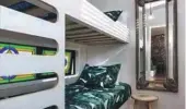  ?? ?? The double bunk room in the home means Perry can easily host visitors. Image NZ TINY HOMES/