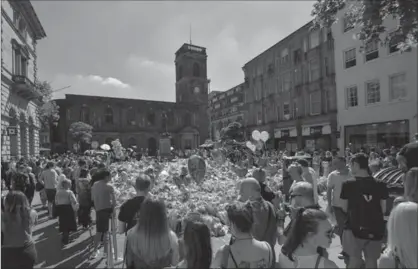  ?? ANTHONY DEVLIN, GETTY IMAGES ?? Flowers and balloons are left in St. Ann’s Square in Manchester on Friday in tribute to those killed in a terrorist bombing in the city.