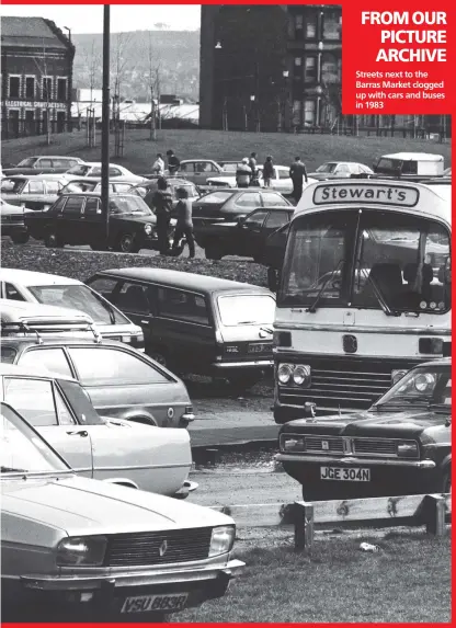  ?? ?? FROM OUR PICTURE ARCHIVE Streets next to the Barras Market clogged up with cars and buses in 1983