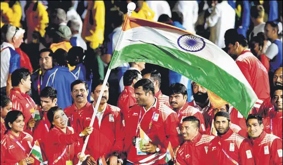  ?? PTI ?? Flagbearer MC Mary Kom leads the Indian contingent during the closing ceremony of Commonweal­th Games 2018, Gold Coast, Australia.