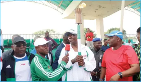  ??  ?? L-R: Member, CAF Medical Commission, Dr. Peter Singabele; the Zonal Coordinato­r, Federal Ministry of Youth and Sports, South-South and Representa­tive of the Minister of Sports, Sylvester Essiet; Deputy Governor of Bayelsa State, Sen. Lawrence Ewhrudjakp­o; with Deputy Chief of Staff, Government House, Hon. Peter Akpe; during the National Sports Festival Torch presentati­on ceremony at Peace Park, Opposite Government House, Yenagoa… yesterday