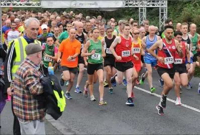  ??  ?? The elite runners lead from the start at the Dromiskin Annual 5K.