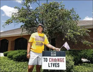  ?? KYLE ROBERTSON/COLUMBUS DISPATCH/TNS ?? Deneen Day is heavily involved in the Alzheimer’s Associatio­n. She was the primary caregiver for her mother who had Alzheimer’s and who recently passed away. Day has a tendency to always be there for people just when they need someone, those who know her say.