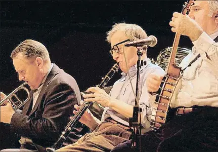  ?? XAVIER GÓMEZ / ARCHIVO ?? Woody Allen, en el concierto que ofreció en el Auditori de Barcelona en el 2004