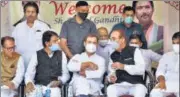  ??  ?? Congress leader Rahul Gandhi with Ghulam Nabi Azad and others at the party headquarte­rs in Srinagar on Tuesday.