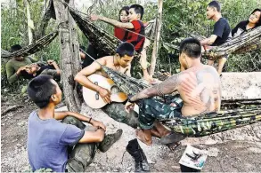  ?? AGENCE FRANCE-PRESSE — GETTY IMAGES ?? At least 2,000 soldiers and police officers have left Myanmar’s armed forces, which is struggling to recruit. A camp in Kayin State.