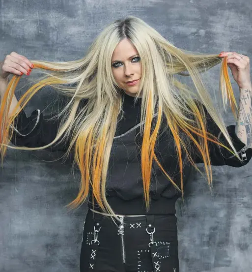  ?? SINGER-SONGWRITER Jay L. Clendenin Los Angeles Times ?? Avril Lavigne’s seventh studio album, “Love Sux,” is perfectly timed to the recent pop-punk revival.