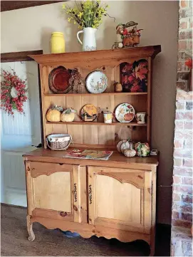  ?? PROVIDED BY SHERRY LOPATIC] [PHOTOS ?? This pine hutch was coming to the new house “no matter what,” Sherry Lopatic says. The piece landed in the family room, where all in the house can appreciate it.